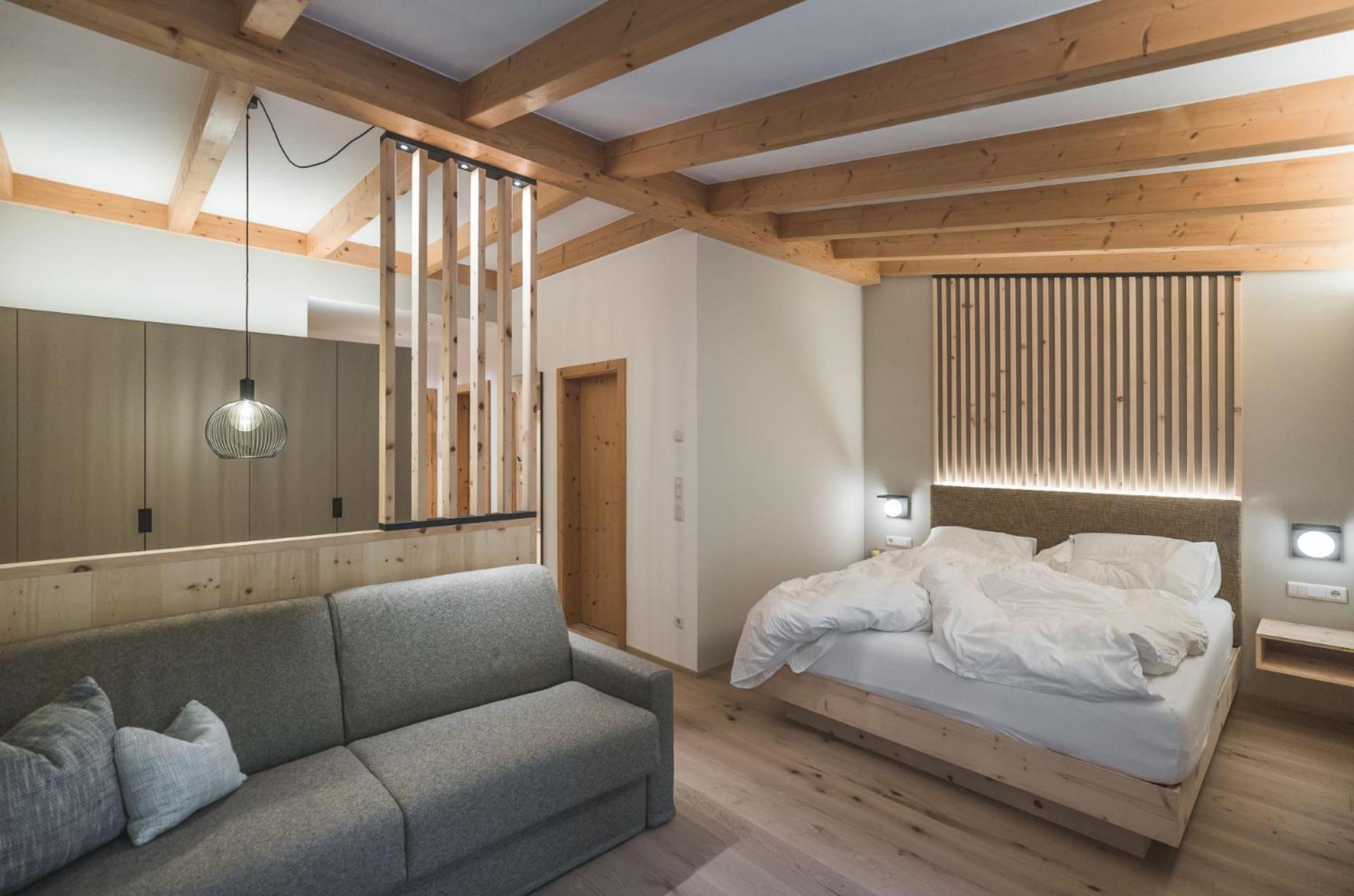 Large Single Room,1546021174:JPEG
